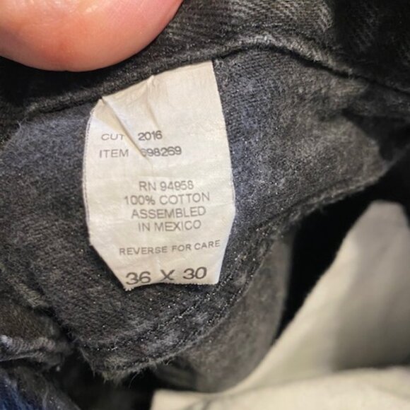 Kirkland Signature Men's 5-Pocket Jeans, Relaxed Fit, Black (36x30) - Picture 4 of 4